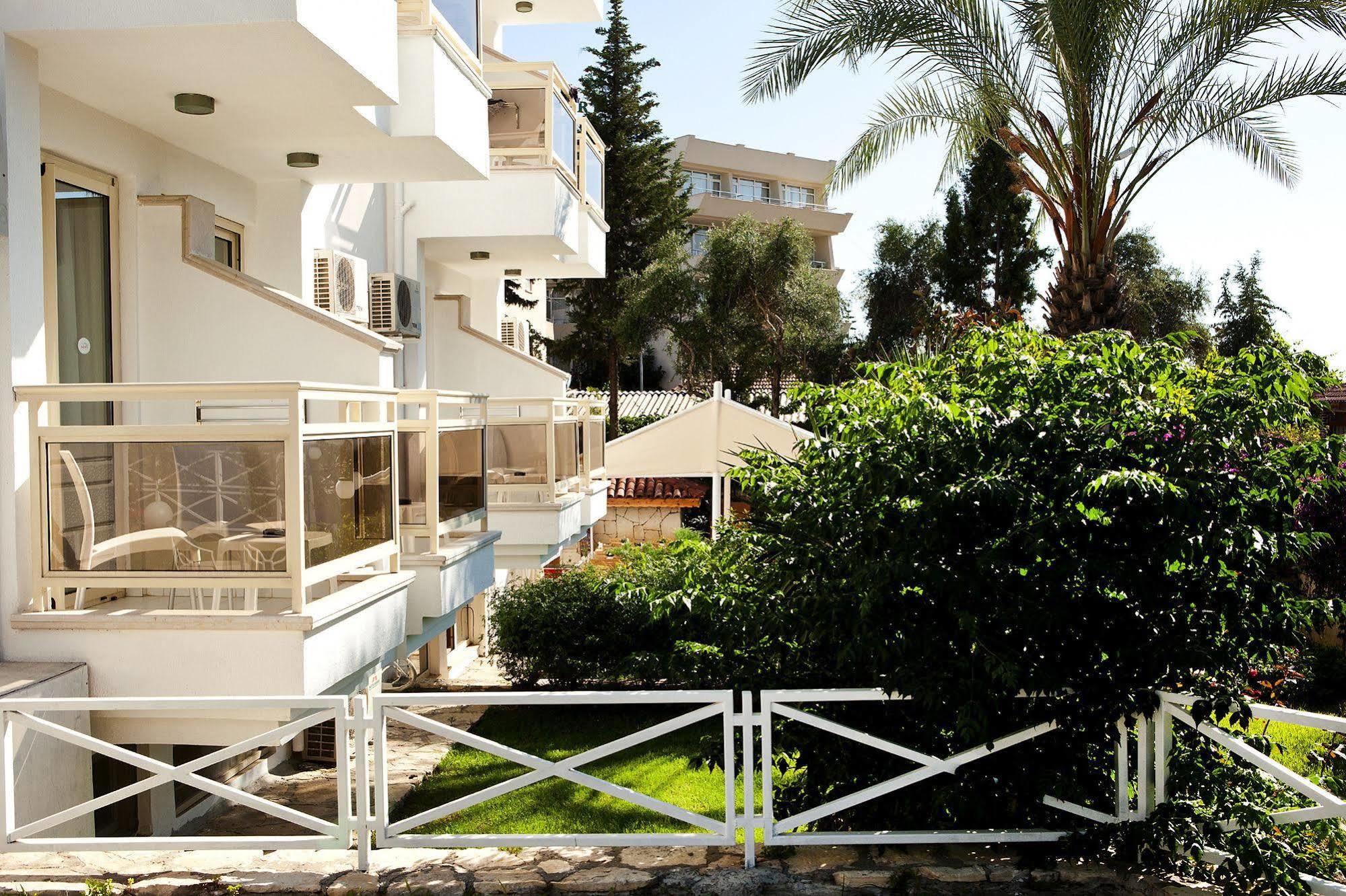 Villa Adora Beach Side Exteriér fotografie